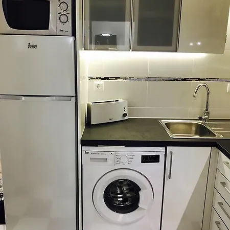 Excellent 2 Bedroom In Lägenhet